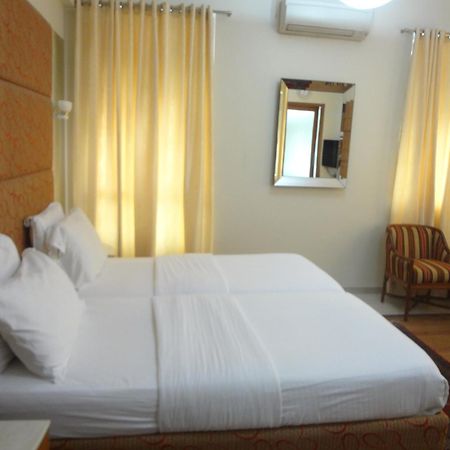 מומביי Astoria Hotel מראה חיצוני תמונה